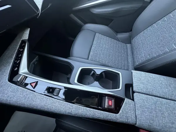 Peugeot 3008 1.2 Hybrid Allure Pack e-DCS6 15