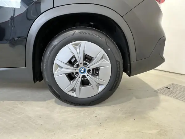 BMW iX1 xDrive30 8