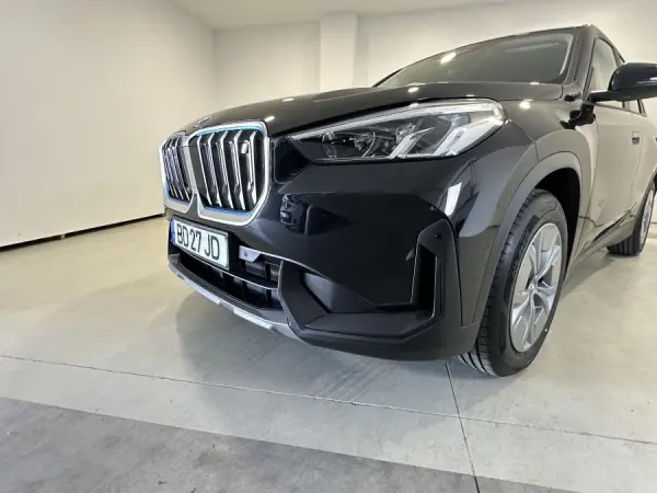 BMW iX1 xDrive30 10