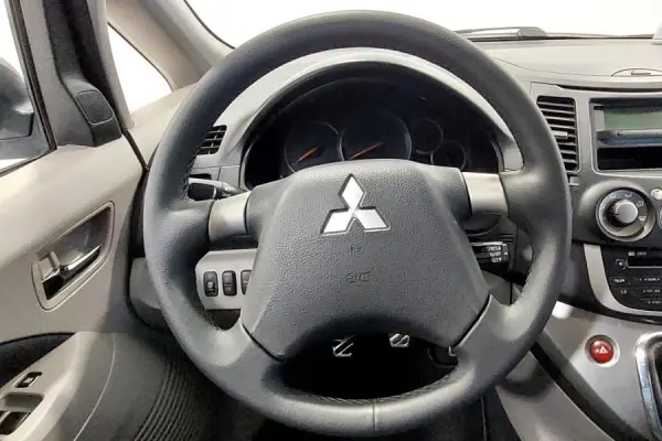 Mitsubishi Grandis 2.0 DI-D Insport 15