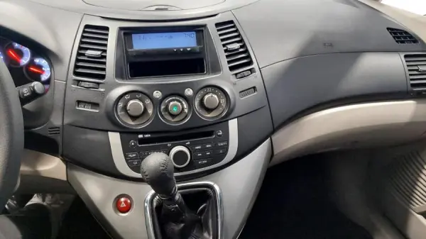 Mitsubishi Grandis 2.0 DI-D Insport 17