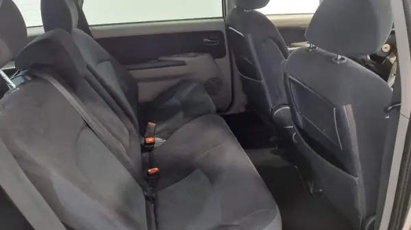 Mitsubishi Grandis 2.0 DI-D Insport 19