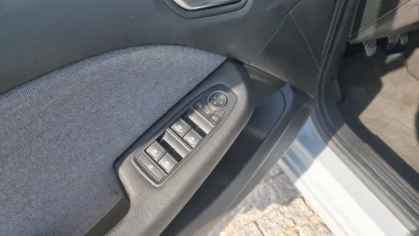 Renault Clio 1.0 TCe Techno Bi-Fuel 15