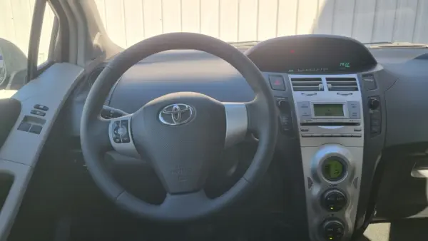 Toyota Yaris 1.4 D-4D Sol High P. MM 9