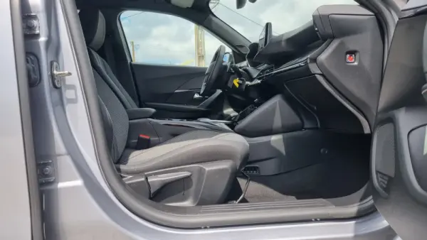 Peugeot 2008 1.2 Hybrid Allure 19