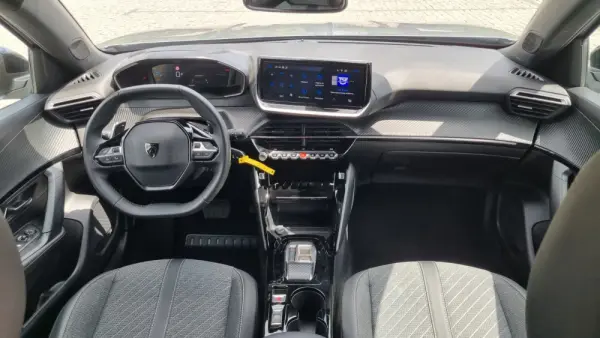 Peugeot 2008 1.2 Hybrid Allure 8