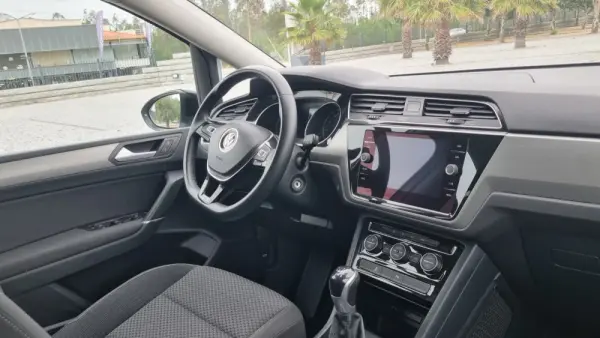 Volkswagen Touran 1.5 TSI Confortline 9