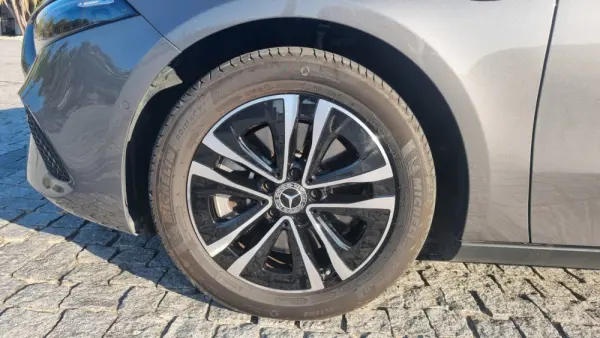 Mercedes-Benz A 250 e 7