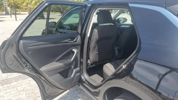 Volkswagen T-Roc 1.0 TSI Urban 19