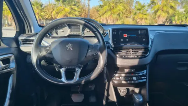 Peugeot 2008 1.2 PureTech Allure EAT6 9