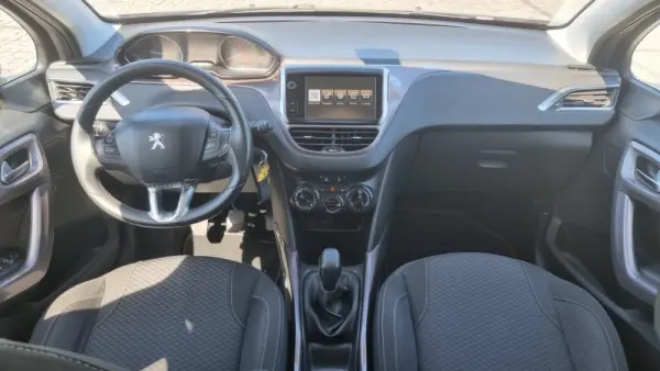 Peugeot 2008 1.2 PureTech Style 8