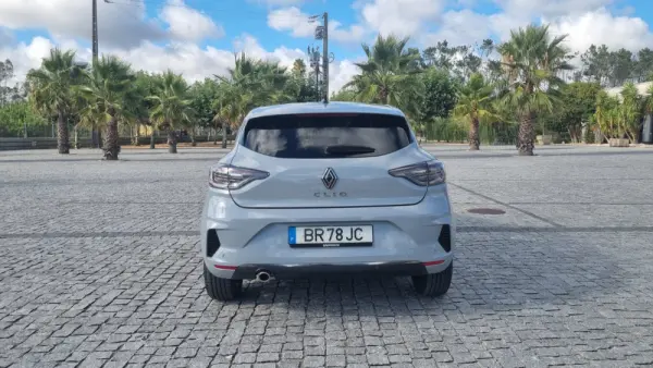 Renault Clio 1.0 TCe Techno Bi-Fuel 23