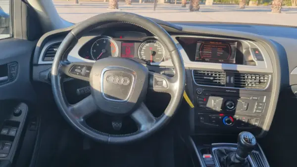Audi A4 2.0 TDI 9