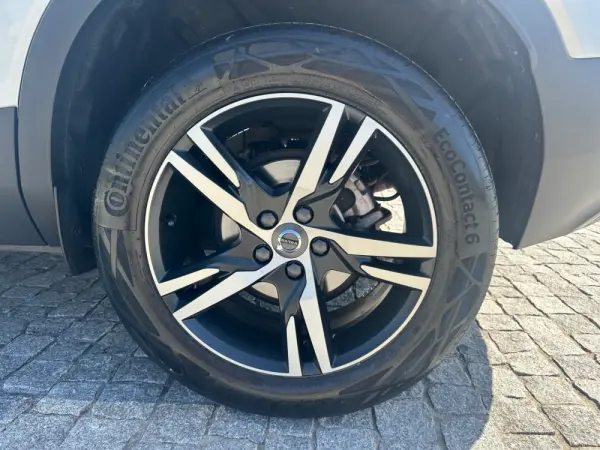 Volvo XC 40 1.5 T2 R-Design Geartronic 12