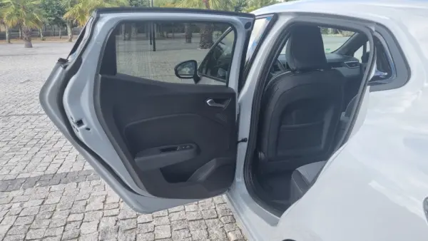Renault Clio 1.0 TCe Techno Bi-Fuel 16
