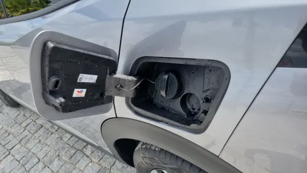 Peugeot 2008 1.2 Hybrid Allure 17