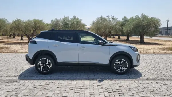 Peugeot 2008 1.2 PureTech GT EAT8 3