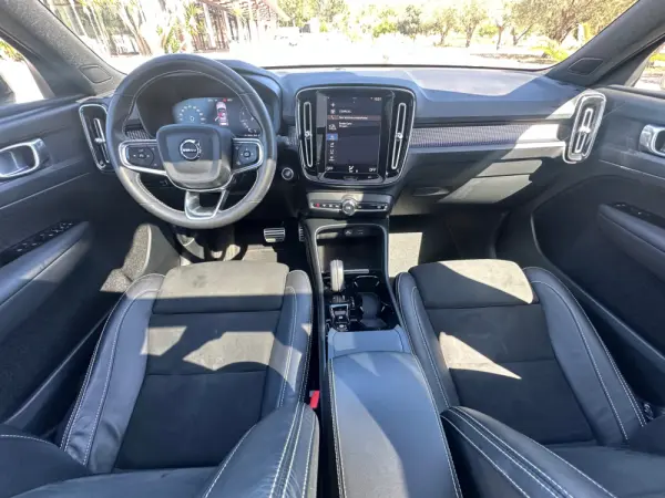 Volvo XC 40 1.5 T2 R-Design Geartronic 14