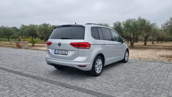 Volkswagen Touran 1.5 TSI Confortline 5