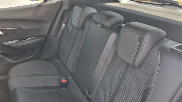 Peugeot 2008 1.2 PureTech GT EAT8 12