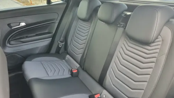 Jeep Avenger 1.2 e-Hybrid Summit DCT 14