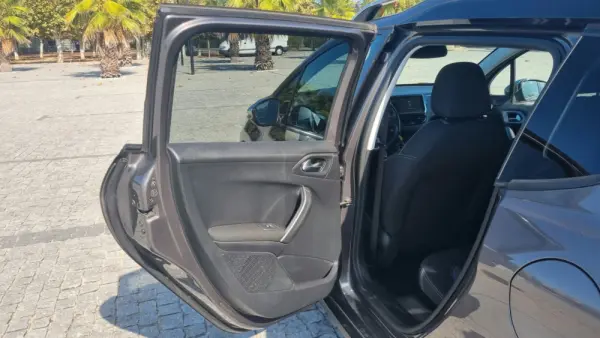 Peugeot 2008 1.6 BlueHDi Style 13