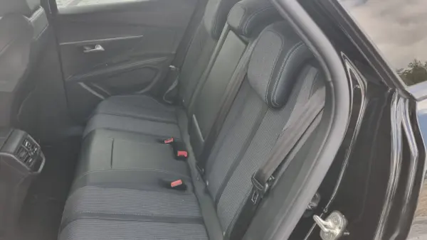 Peugeot 3008 1.6 Hybrid Allure e-EAT8 11