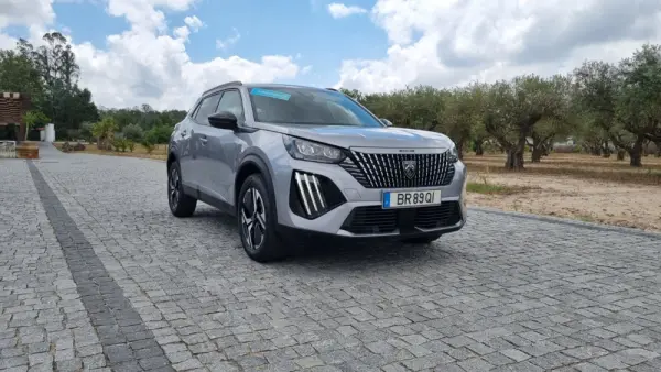 Peugeot 2008 1.2 Hybrid Allure 4