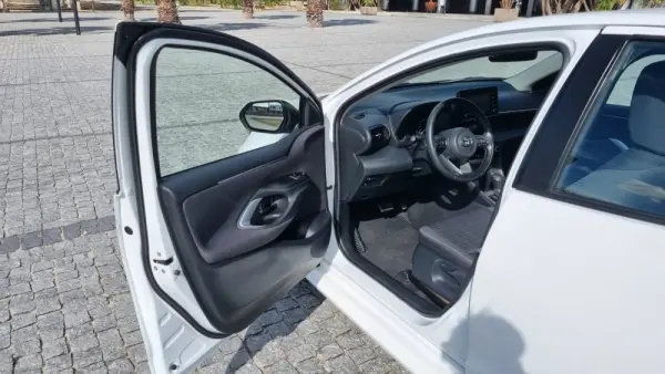 Toyota Yaris 1.5 HDF Comfort 14