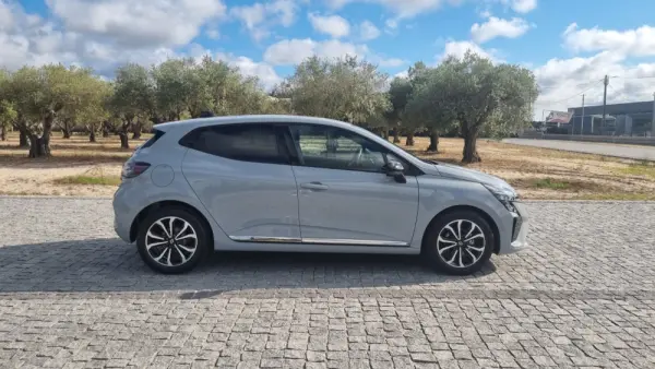 Renault Clio 1.0 TCe Techno Bi-Fuel 3