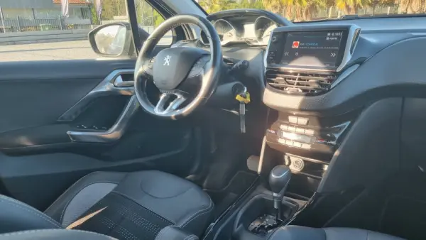 Peugeot 2008 1.2 PureTech Allure EAT6 10