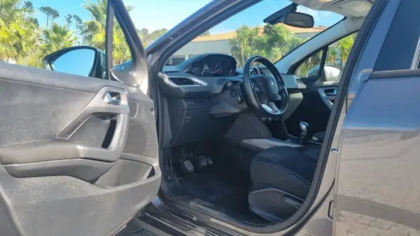 Peugeot 2008 1.6 BlueHDi Style 17