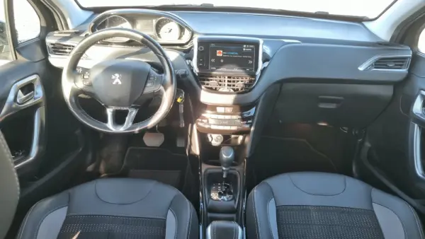 Peugeot 2008 1.2 PureTech Allure EAT6 8
