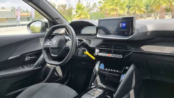 Peugeot 2008 1.2 Hybrid Allure 10