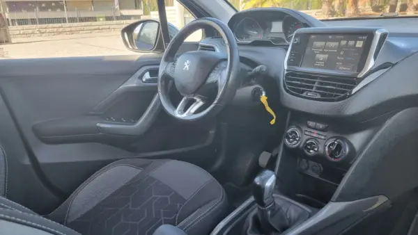 Peugeot 2008 1.6 BlueHDi Style 10