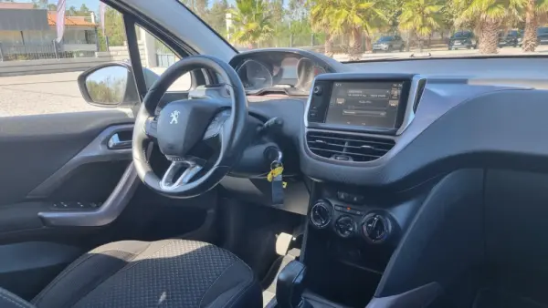 Peugeot 2008 1.2 PureTech Style 10