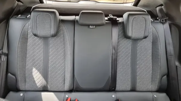 Peugeot 2008 1.2 Hybrid Allure 11