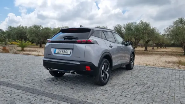 Peugeot 2008 1.2 Hybrid Allure 5
