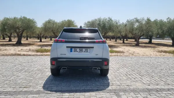 Peugeot 2008 1.2 PureTech GT EAT8 6