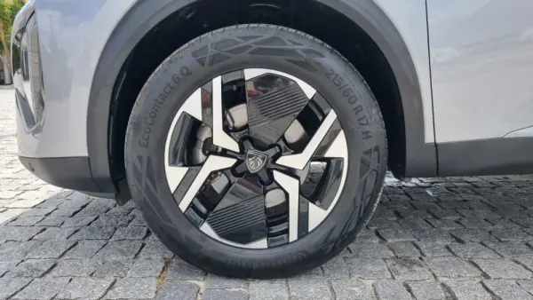 Peugeot 2008 1.2 Hybrid Allure 7