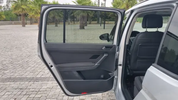 Volkswagen Touran 1.5 TSI Confortline 16