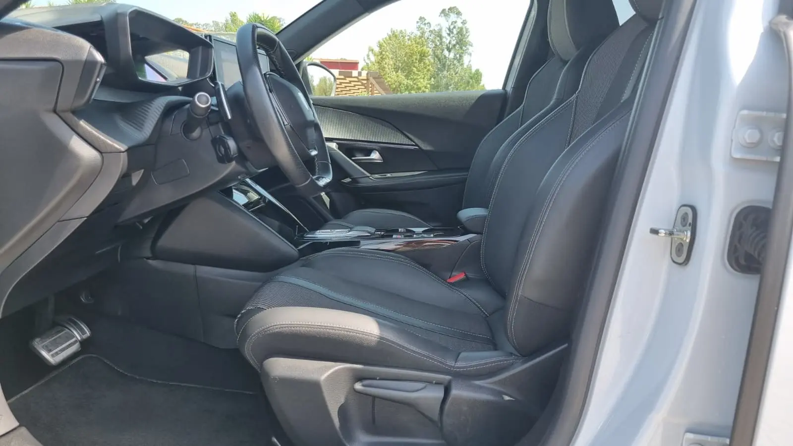Peugeot 2008 1.2 PureTech GT EAT8 17