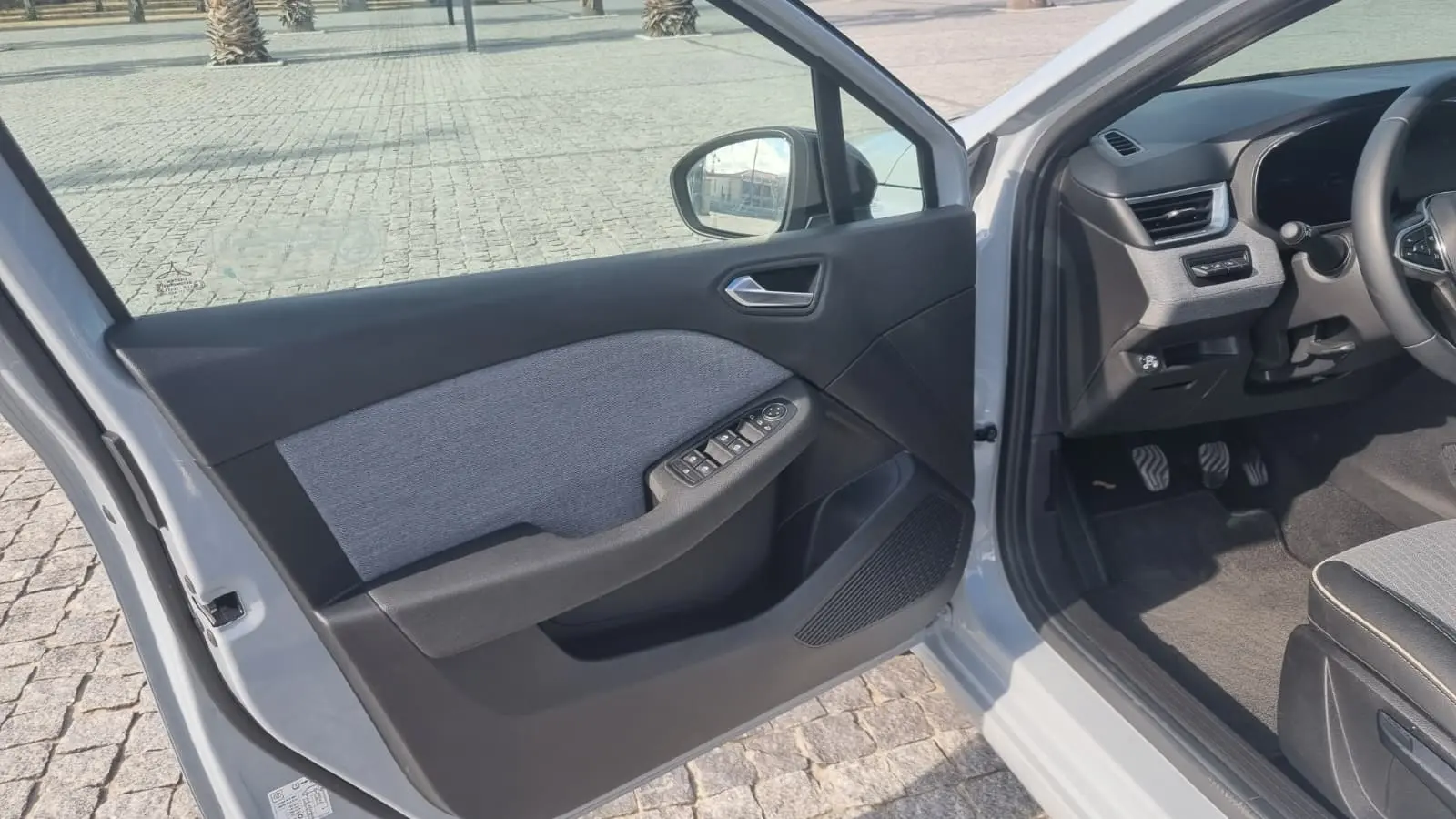 Renault Clio 1.0 TCe Techno Bi-Fuel 14