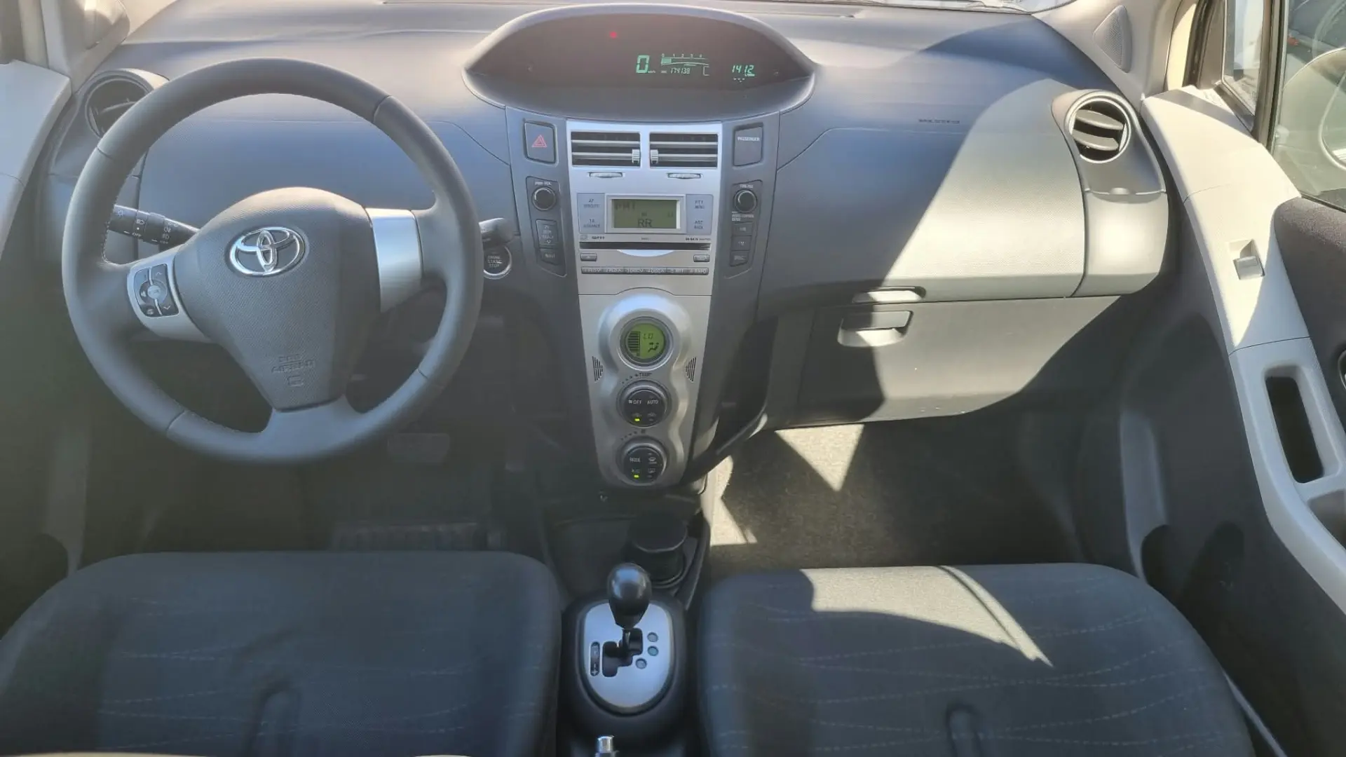 Toyota Yaris 1.4 D-4D Sol High P. MM 8