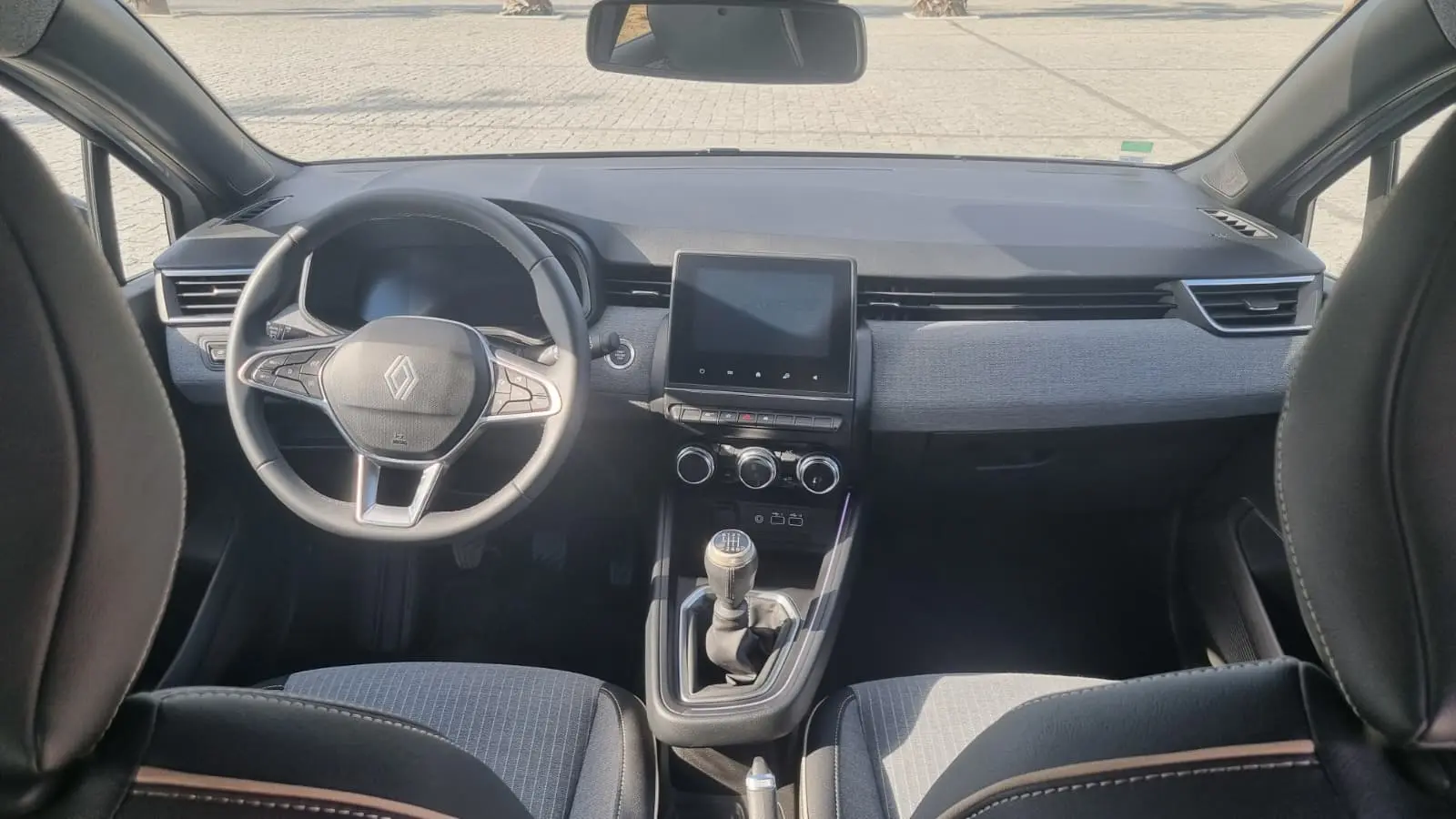 Renault Clio 1.0 TCe Techno Bi-Fuel 7