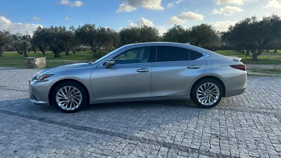 Lexus ES 300h Executive+ 6