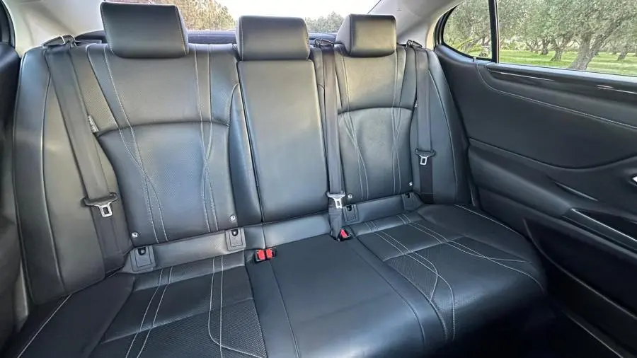 Lexus ES 300h Executive+ 18