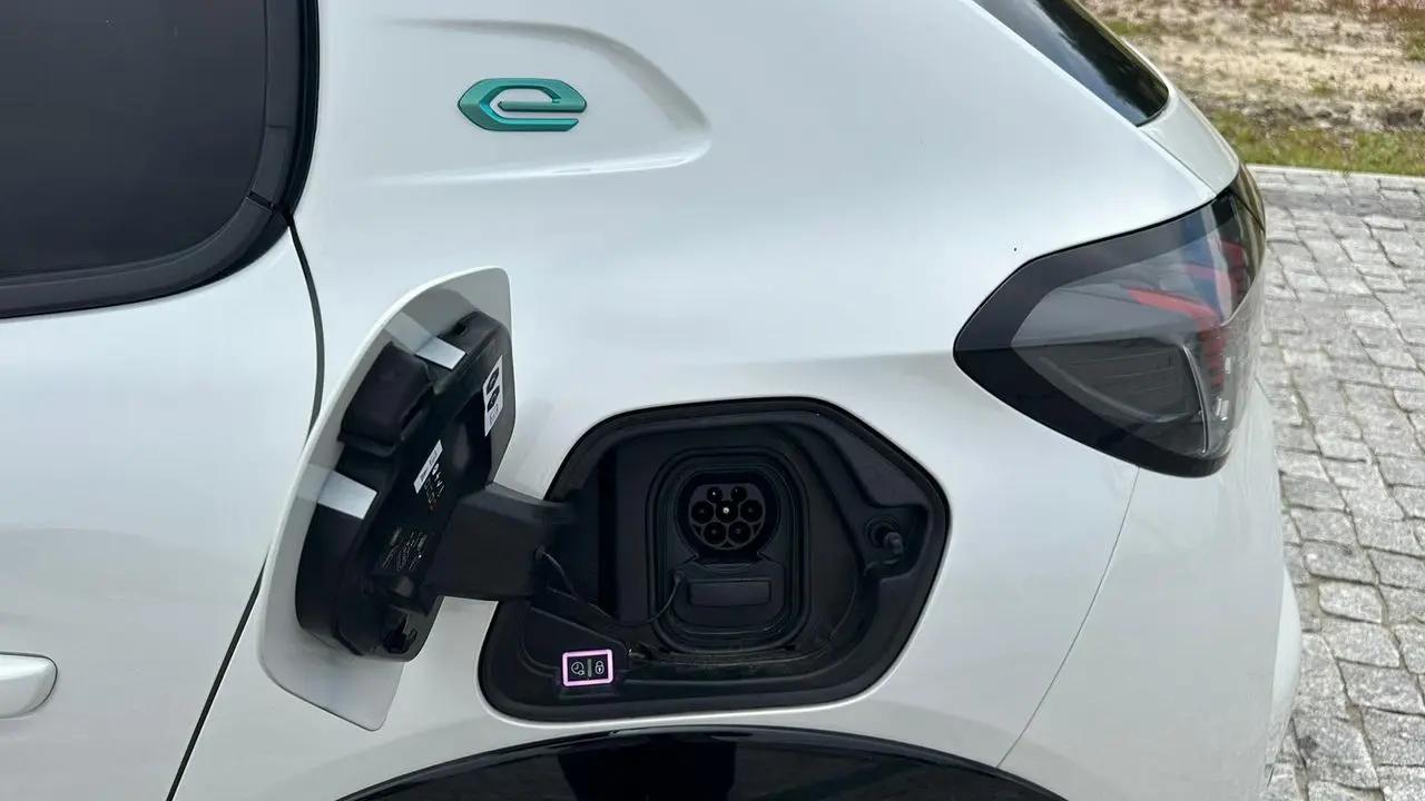 Peugeot e-208 50 kWh Allure 8