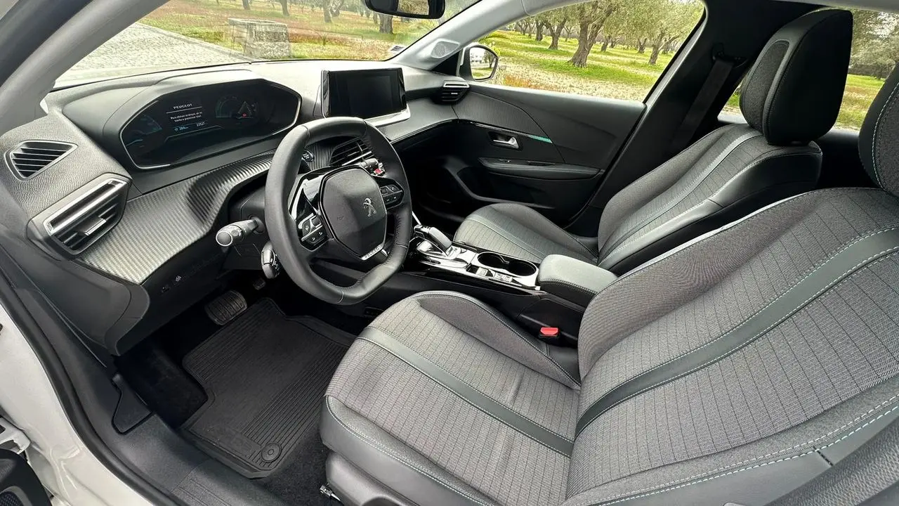 Peugeot e-208 50 kWh Allure 11