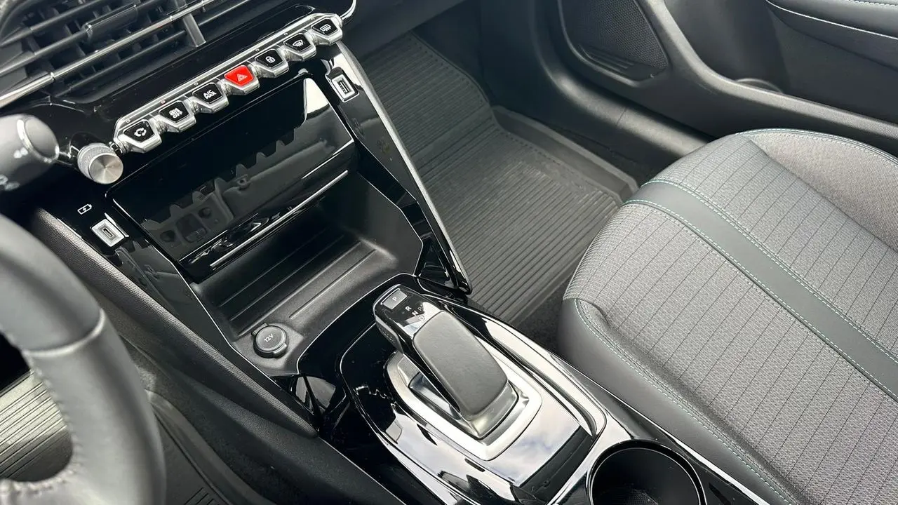 Peugeot e-208 50 kWh Allure 13